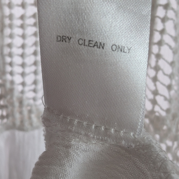 🛍️4 For $15🛍️Black Rainn White Blouse with Crochet Accents - Picture 7 of 8